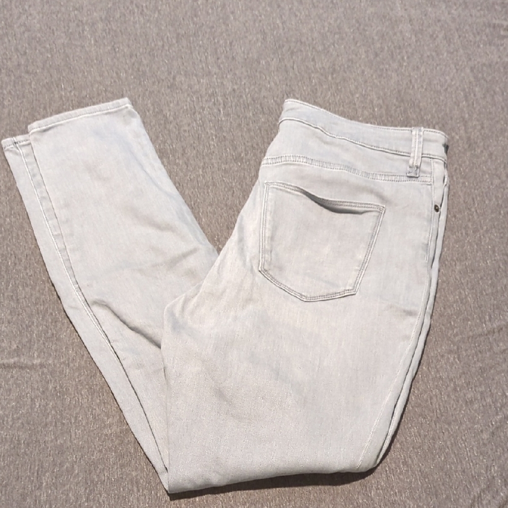 Universal Thread Women's Light Gray Straight Leg Jeans